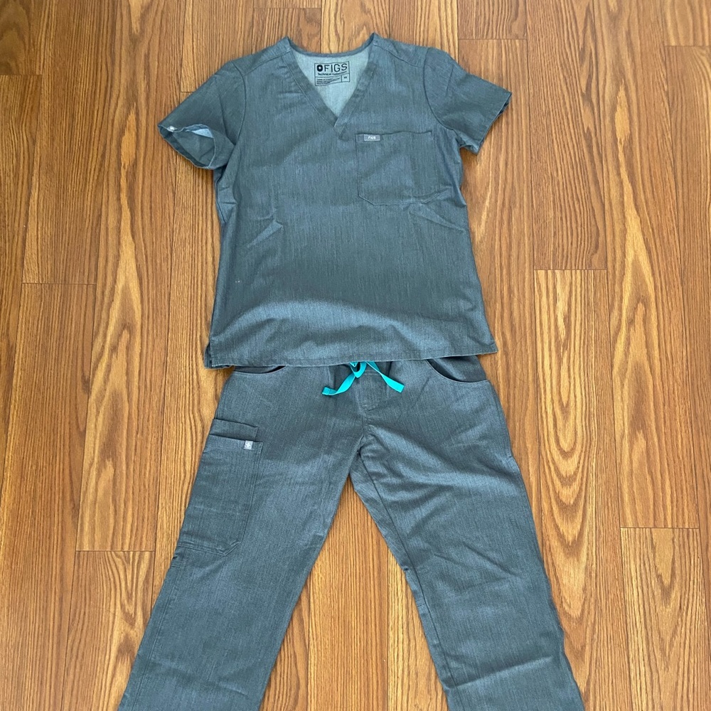 Figs 3 piece Scrubs Set Gray